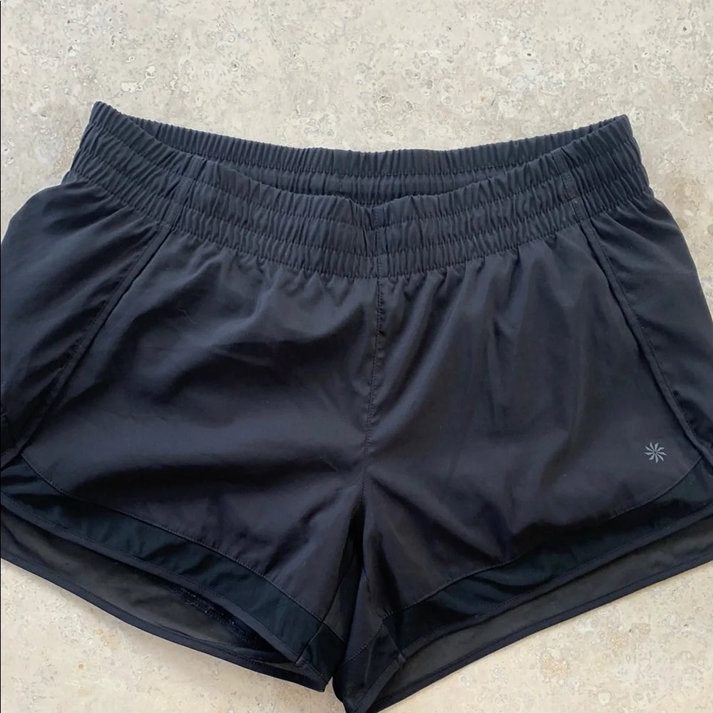 Athleta Mesh Racer Run Short 4” sz M